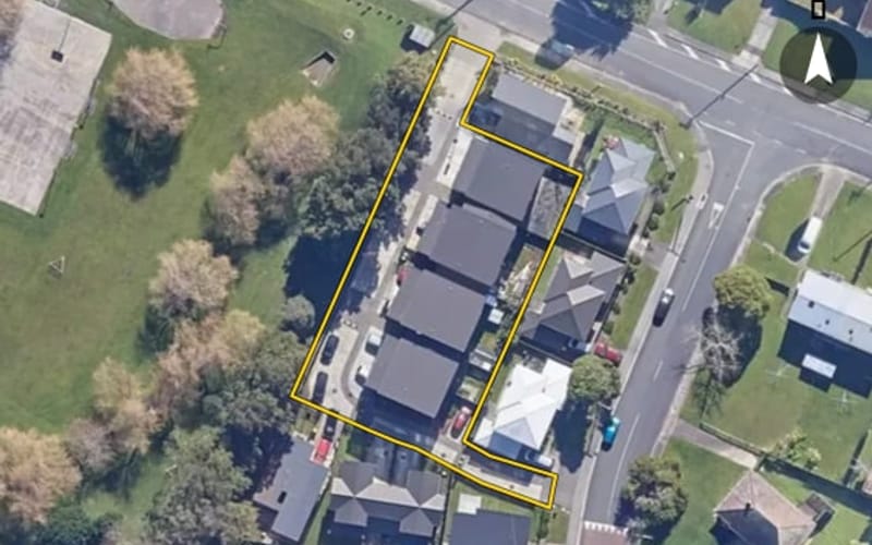 Unit titled building