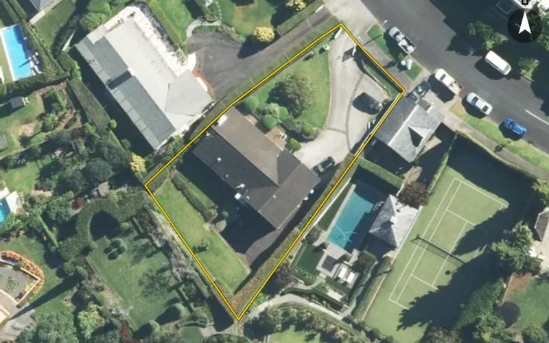 12 Westbury Crescent