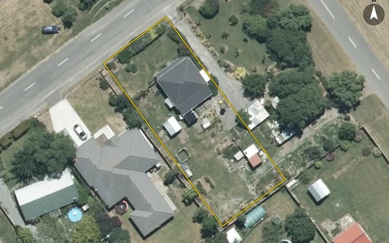 27 Chertsey Line Road