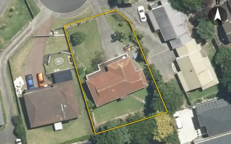 13 Rochas Place