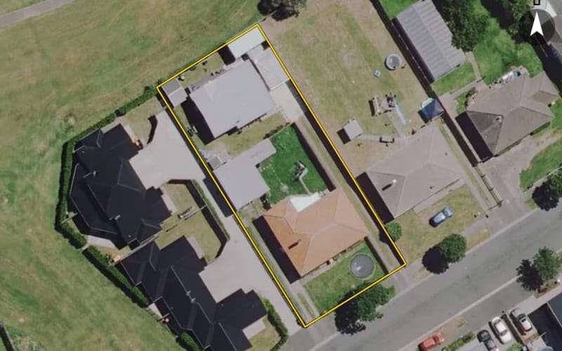 25B Ross Crescent