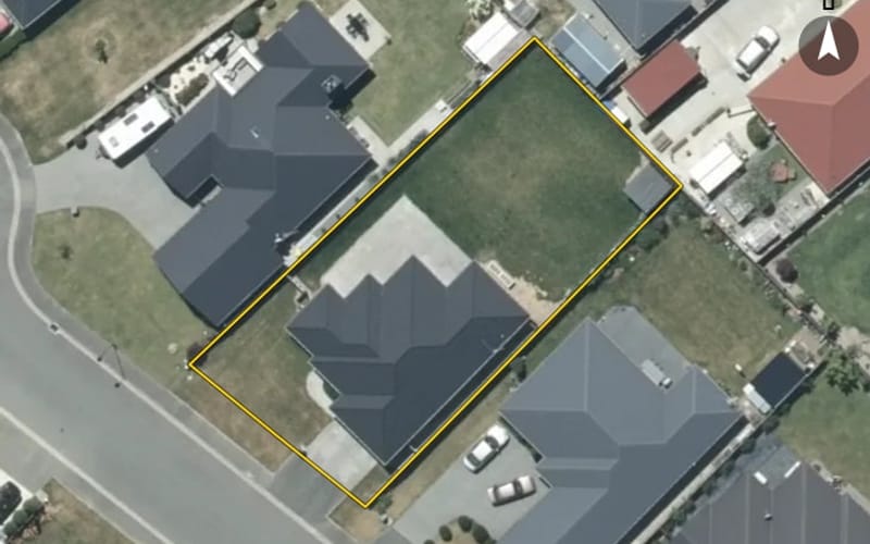 16 Whiteoak Grove