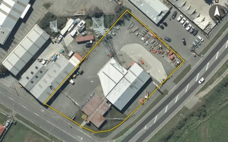 2 Maces Road