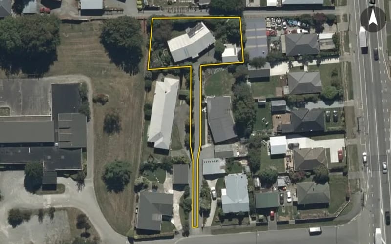 8 Amos Place