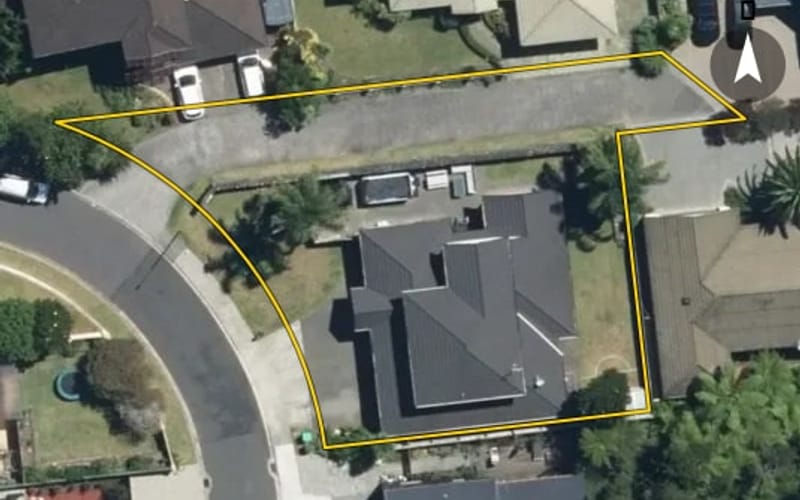 16 Greenwoods Close