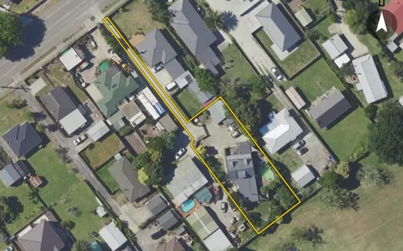 17A De Lautour Road