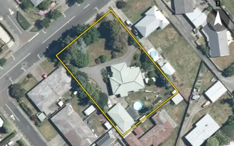 806 Willowpark Road South
