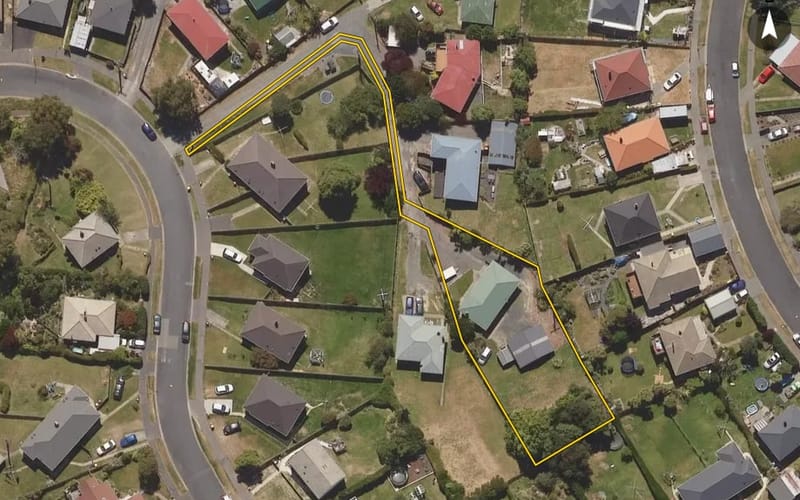 32 Dovecote Avenue