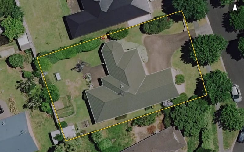 25 Bouverie Crescent