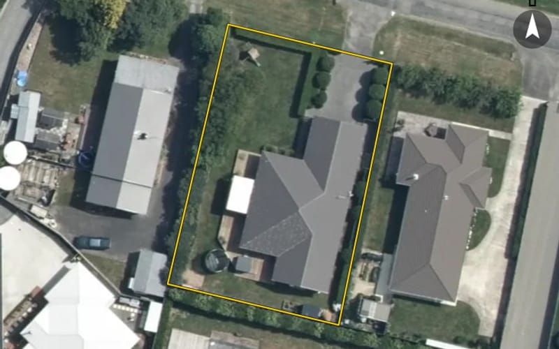 19 Roots Street East