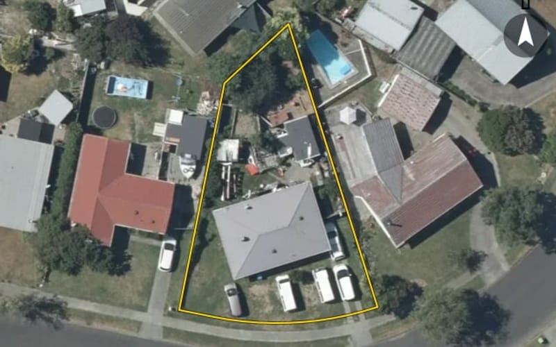 14 Robinson Crescent