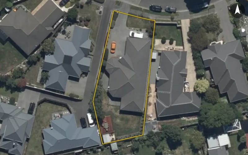 9 Cayman Close