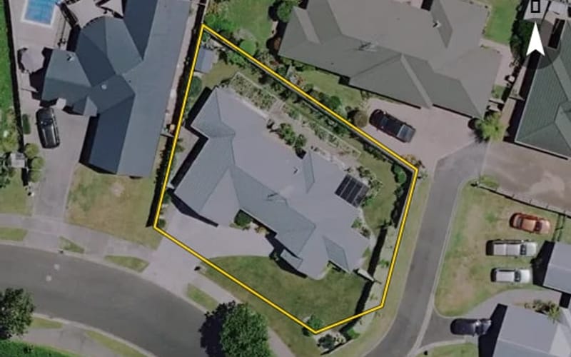 48 Cairns Crescent