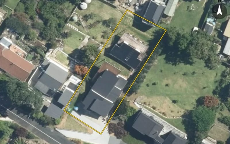 12 Carlton Crescent