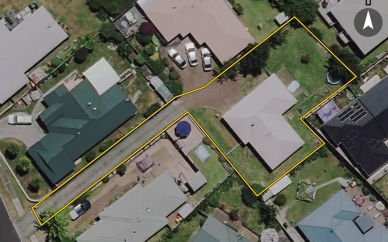 8 Hollinger Place