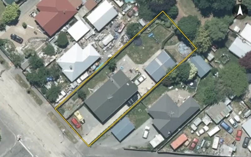 12 Saunders Road