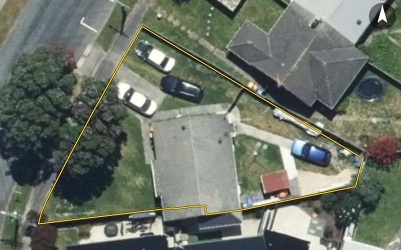 48 Hall Crescent