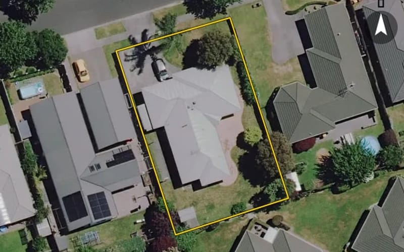 10 Bouverie Crescent