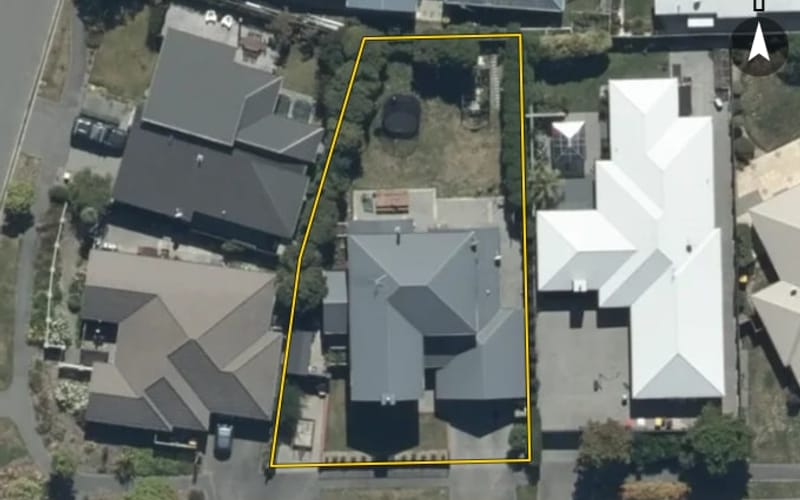 3 Foresters Crescent
