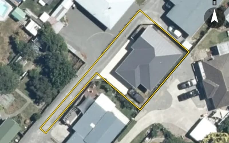 702B Murdoch Road East