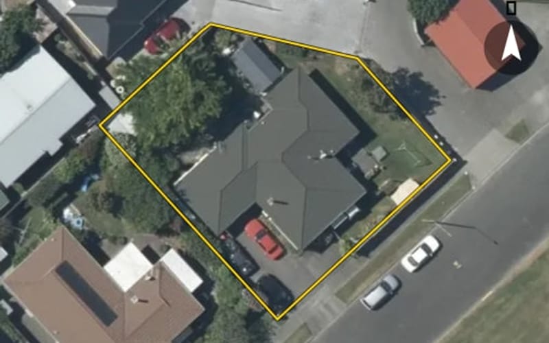32 Townshend Crescent