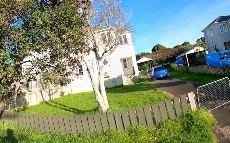 10 Coates Crescent