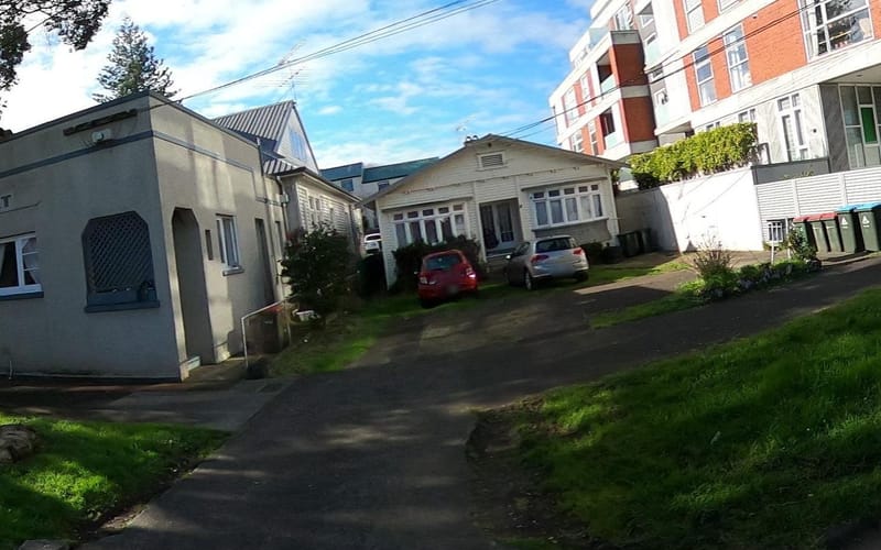 8 Huntly Avenue