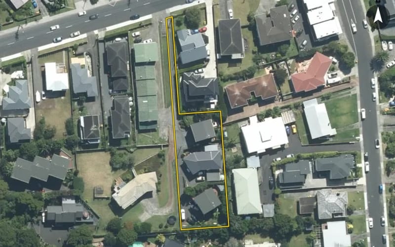 1/83A Pupuke Road