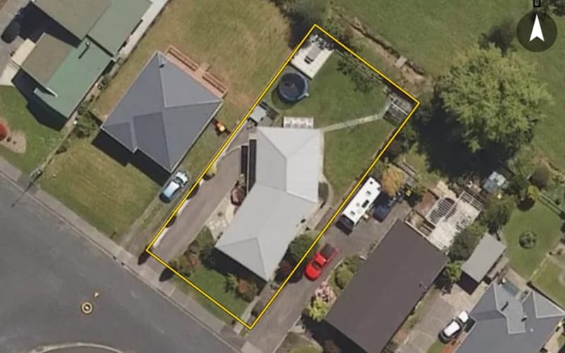 15 Kinmont Crescent