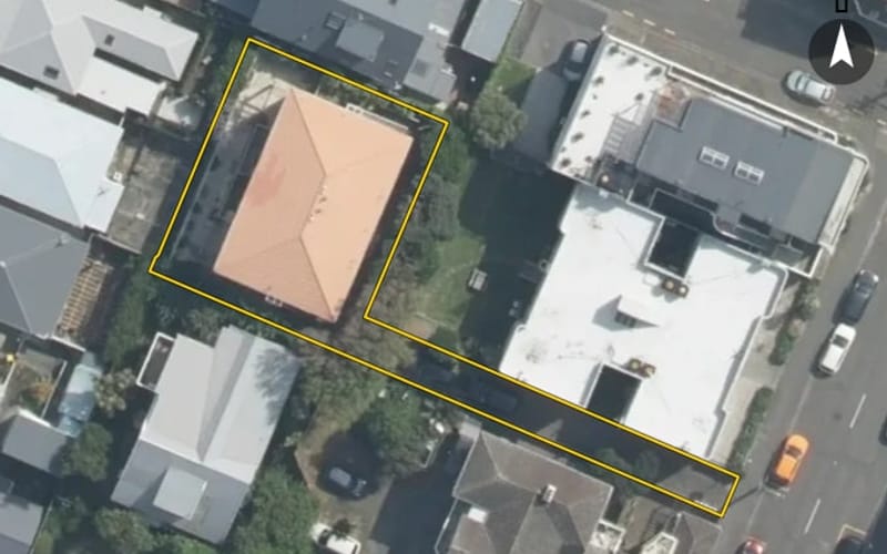 Unit titled building