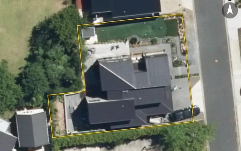 9 Greenwoods Close