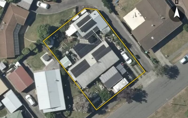 12 Perry Crescent