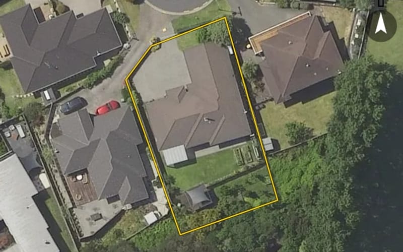 10 Carex Close