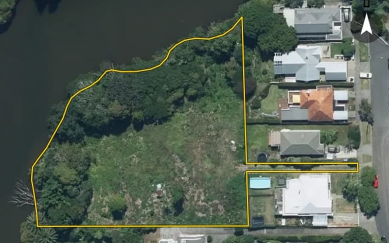 100 Waiatarua Road