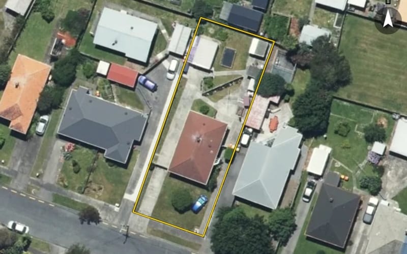 11 Hall Crescent