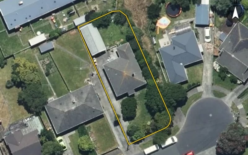 73 Hall Crescent