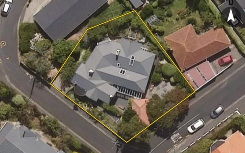 10 Falcon Street