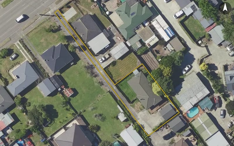 11A De Lautour Road