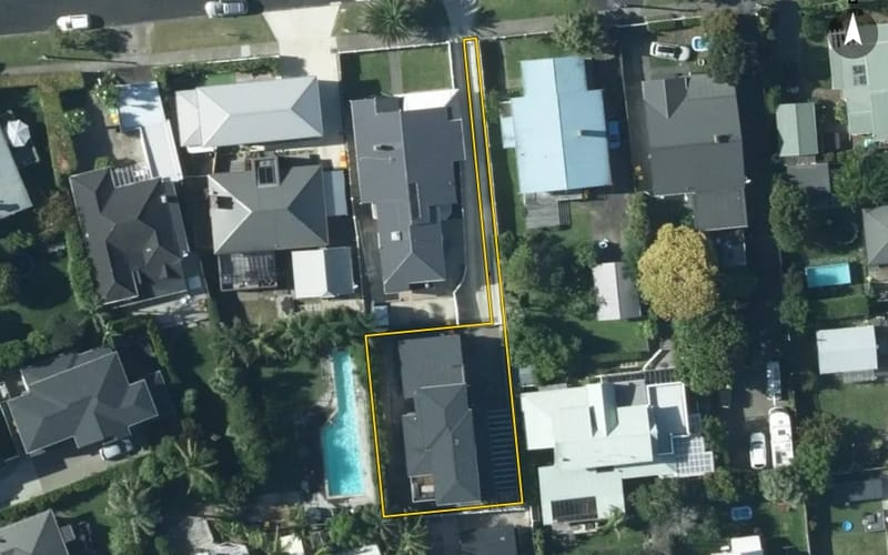 6A Hanlon Crescent
