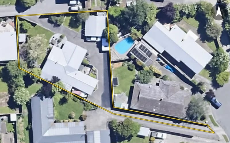 17A Newbourne Crescent