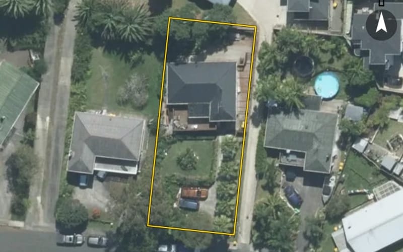 7 Roband Avenue