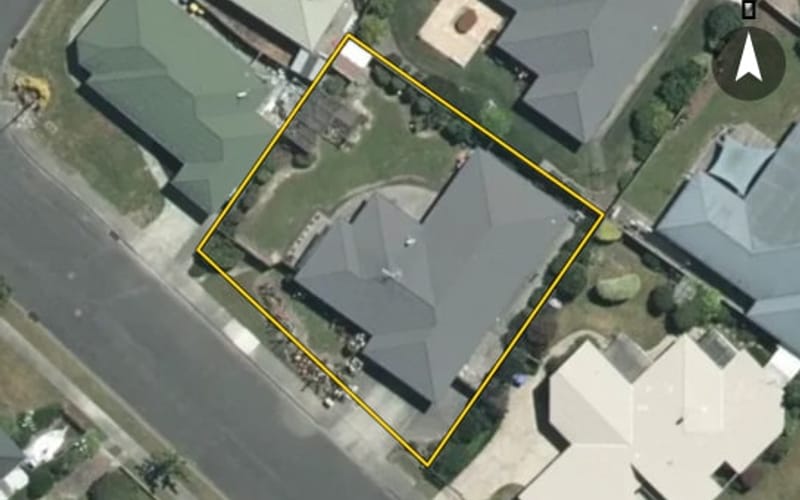 4 Saunders Crescent