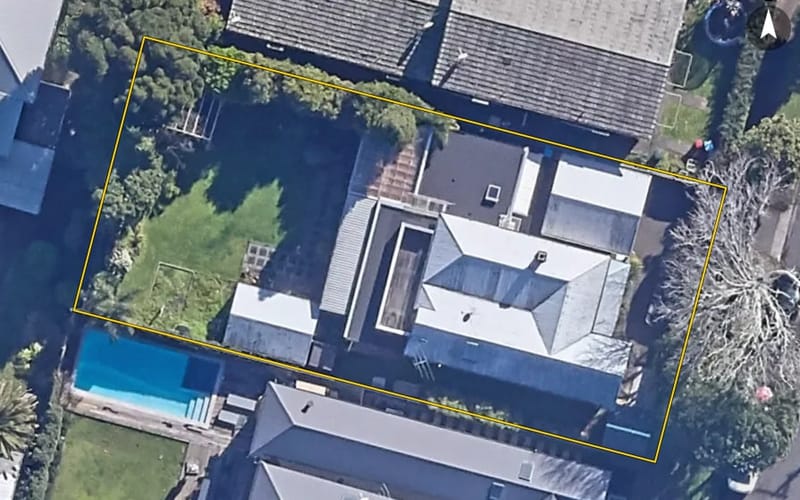 17 Woodford Road