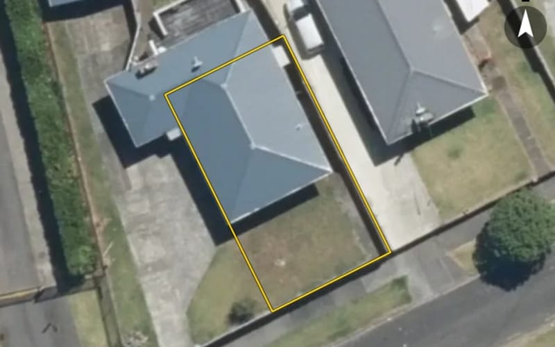 2/2 Chaucer Place
