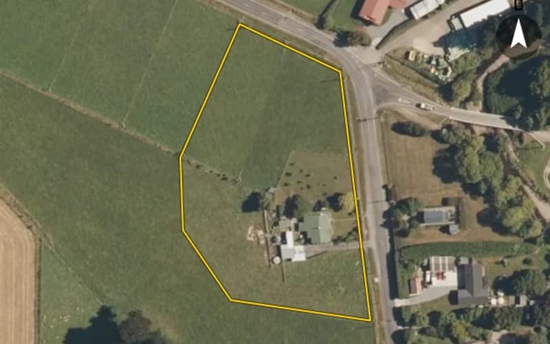 8 Whitemans Valley Road