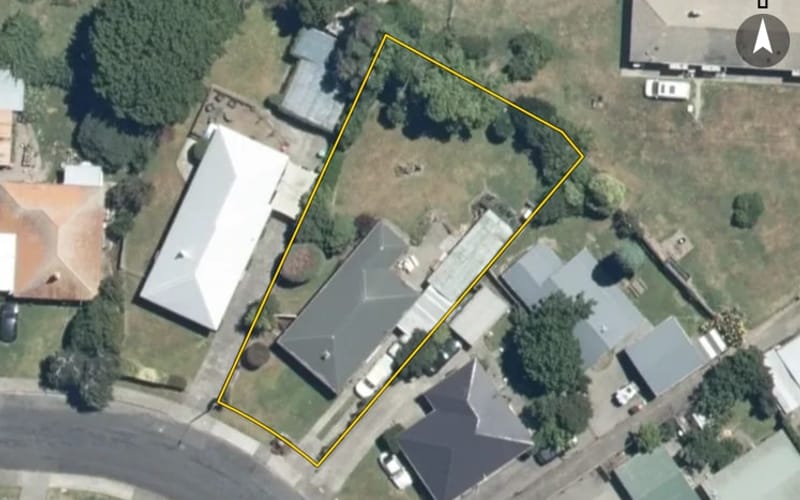 1214 Norfolk Crescent