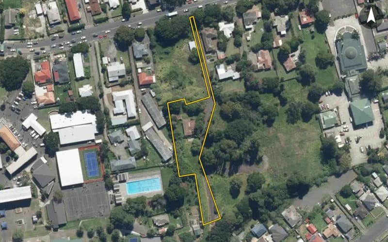 44 Mangere Road