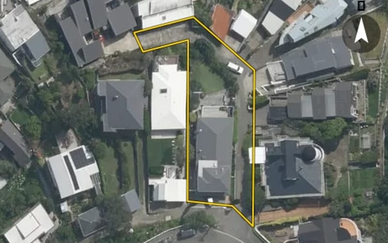 8 Robieson Street