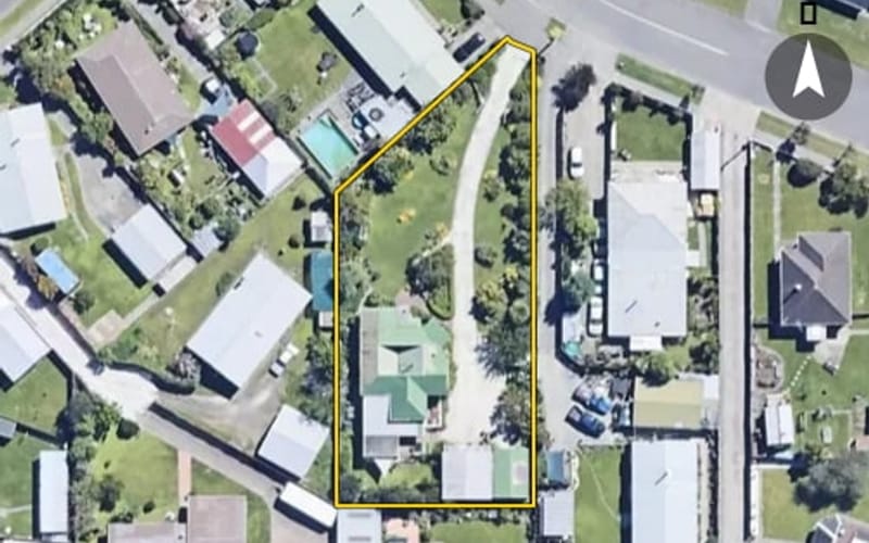 32 Dillons Point Road