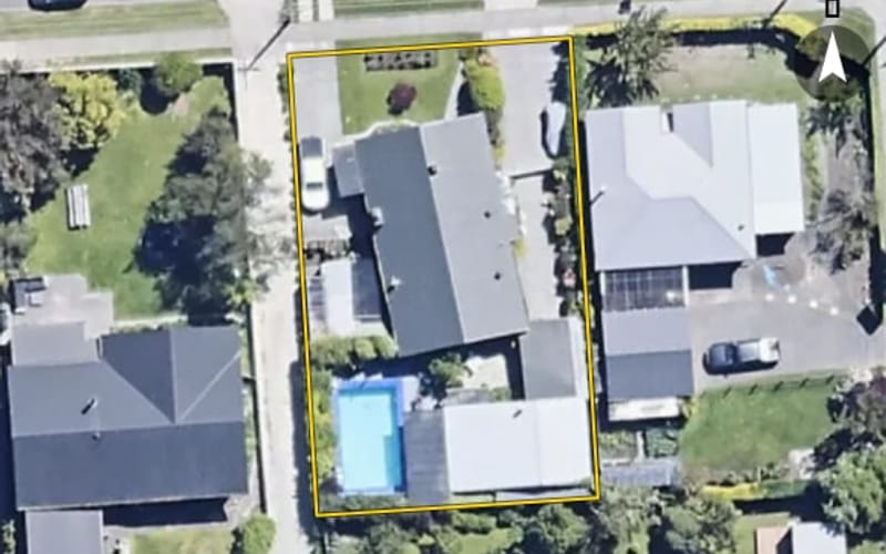 15 Lakings Road